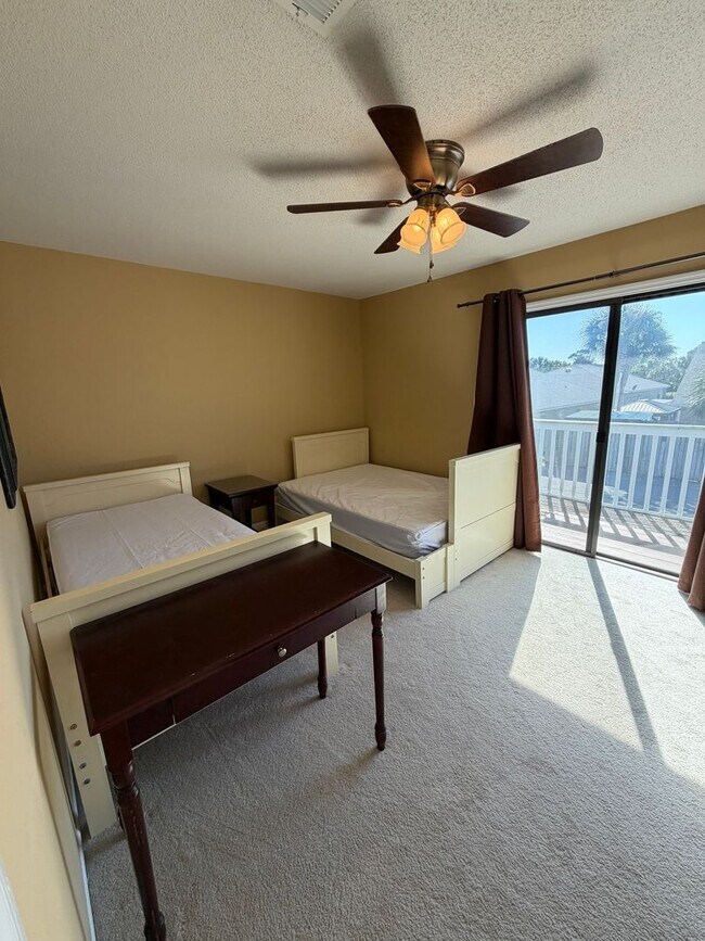 Building Photo - Coastal Living in the Heart of Destin