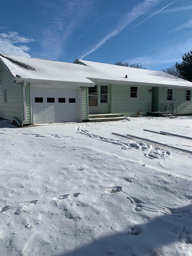 Primary Photo - 111 Ann St