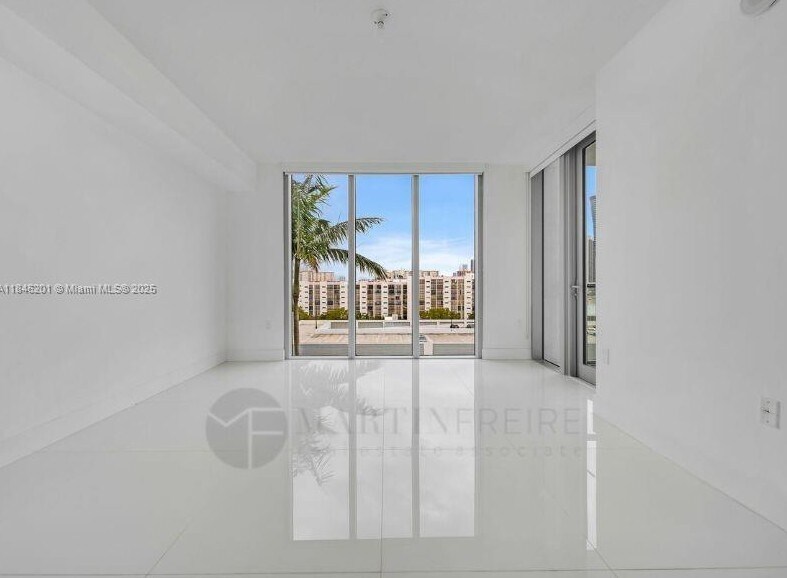 Building Photo - 300 Sunny Isles Blvd