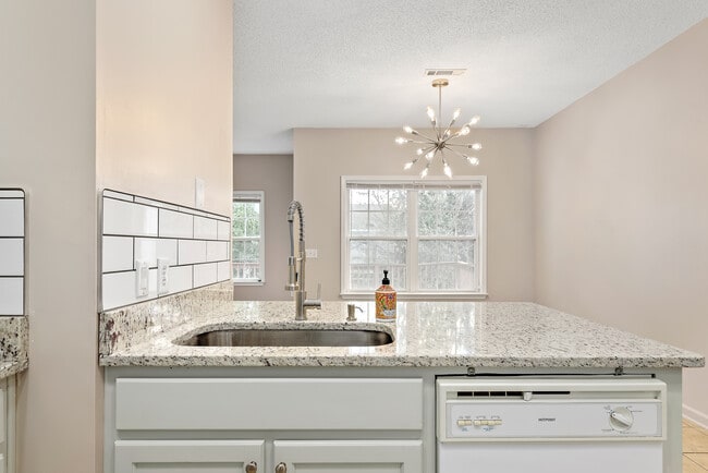 Building Photo - 33 Courtyard Way