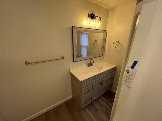 Building Photo - 9 W 2nd Ave