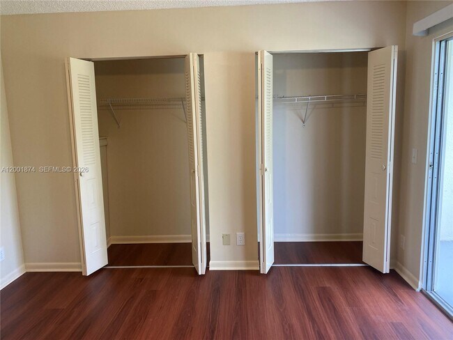 Building Photo - 800 SW 131st Ave