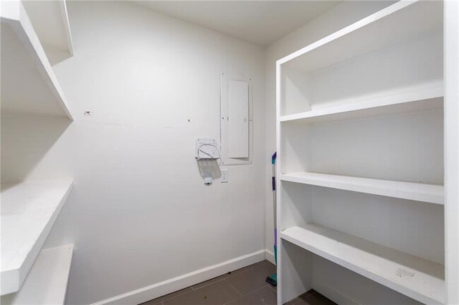 Building Photo - 3355 Pinetree Dr SE