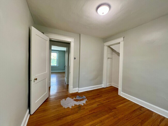 Building Photo - 6114 Columbia Ave