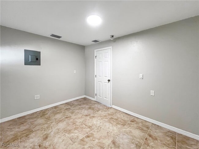 Building Photo - 15206 Stringfellow Rd