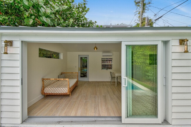 Building Photo - 845 Sunset Rd