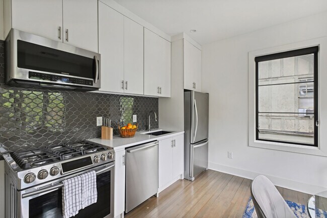 Building Photo - 634 Bonaventure Ave NE