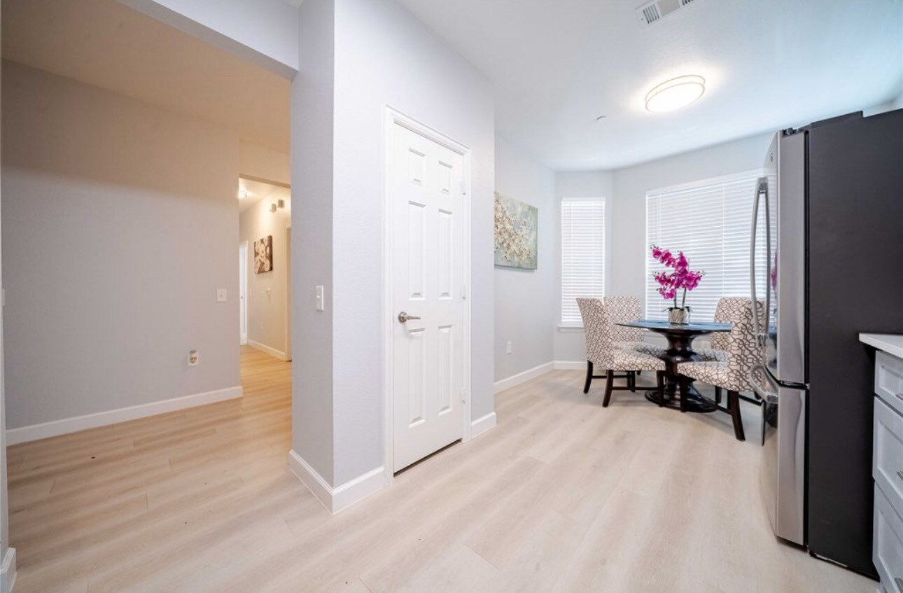 Building Photo - 2368 San Jacinto Dr