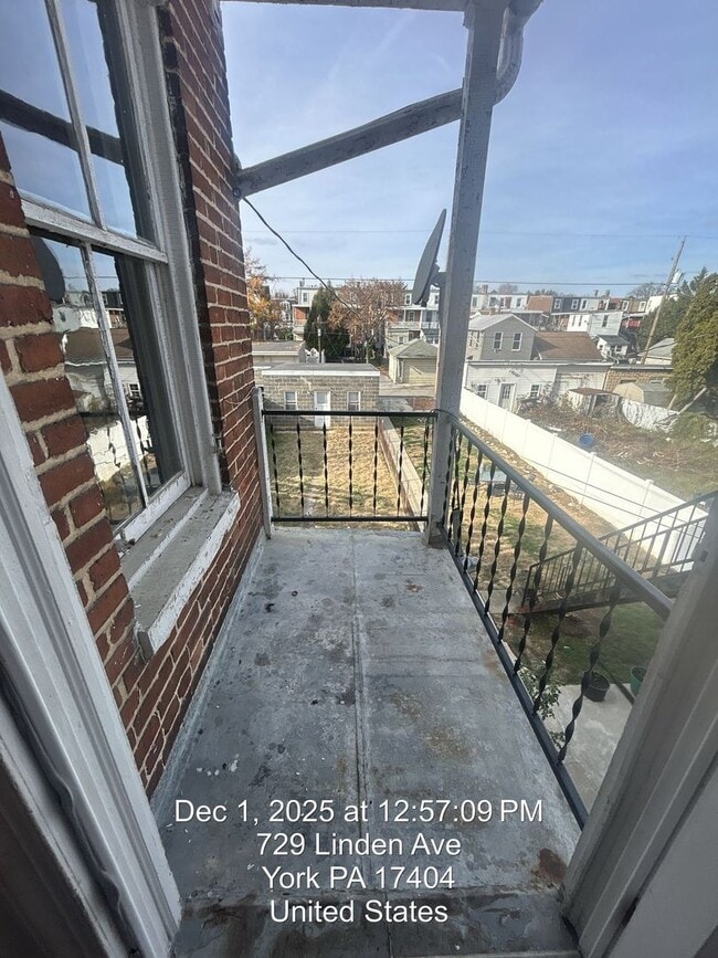 Building Photo - 727 Linden Ave