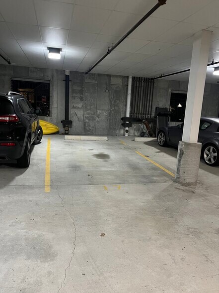 Building Photo - 270 N Main St