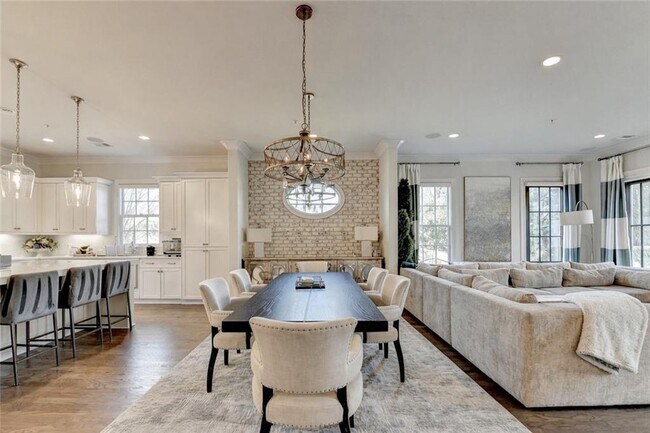 Building Photo - 120 Grand Cres