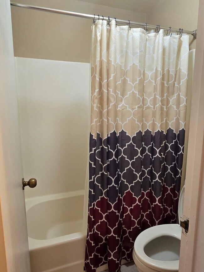 Building Photo - Spacious Condo With Covered parking