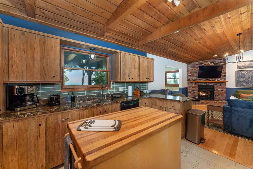 Building Photo - 134 Wolf's Head Ct