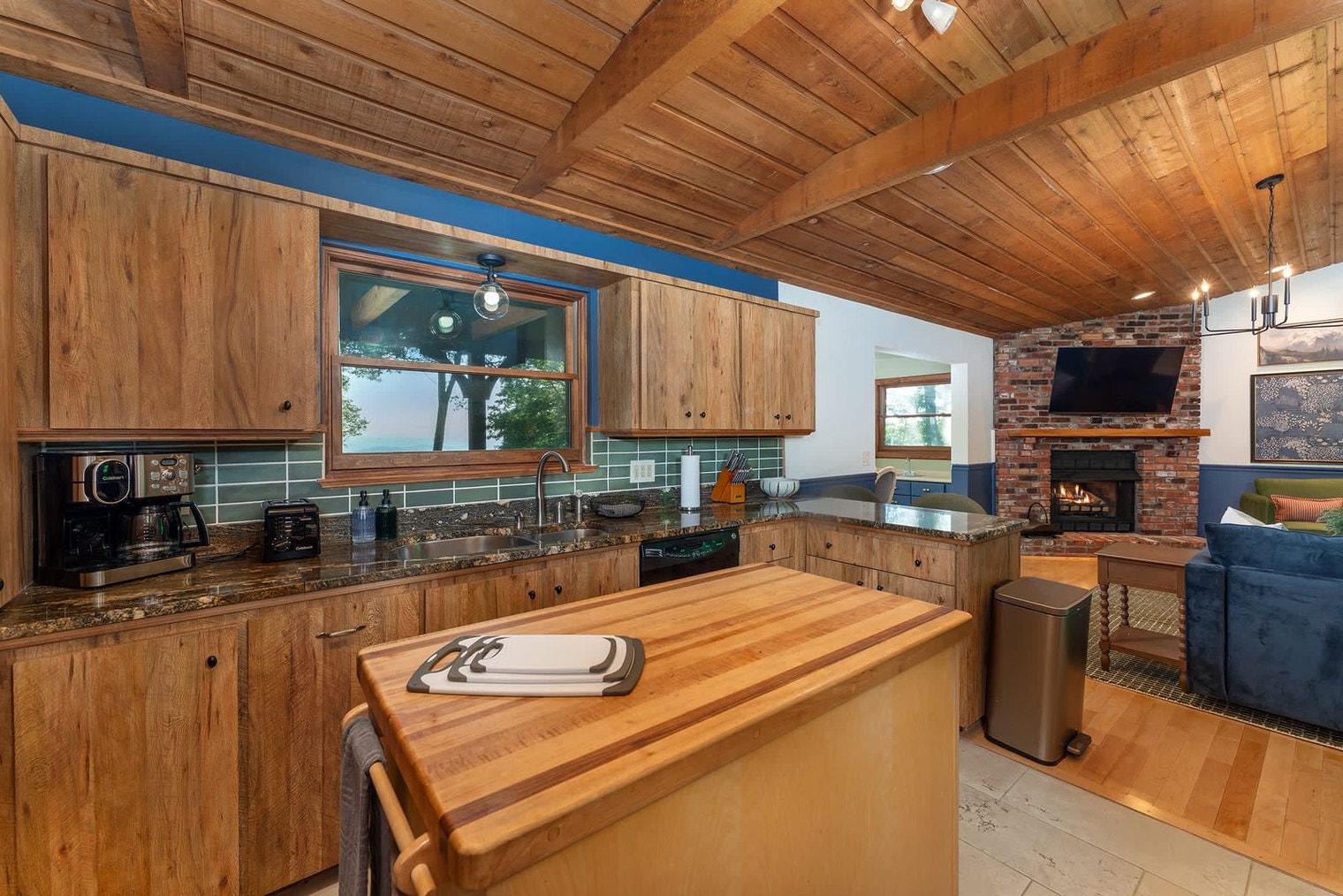 Building Photo - 134 Wolf's Head Ct