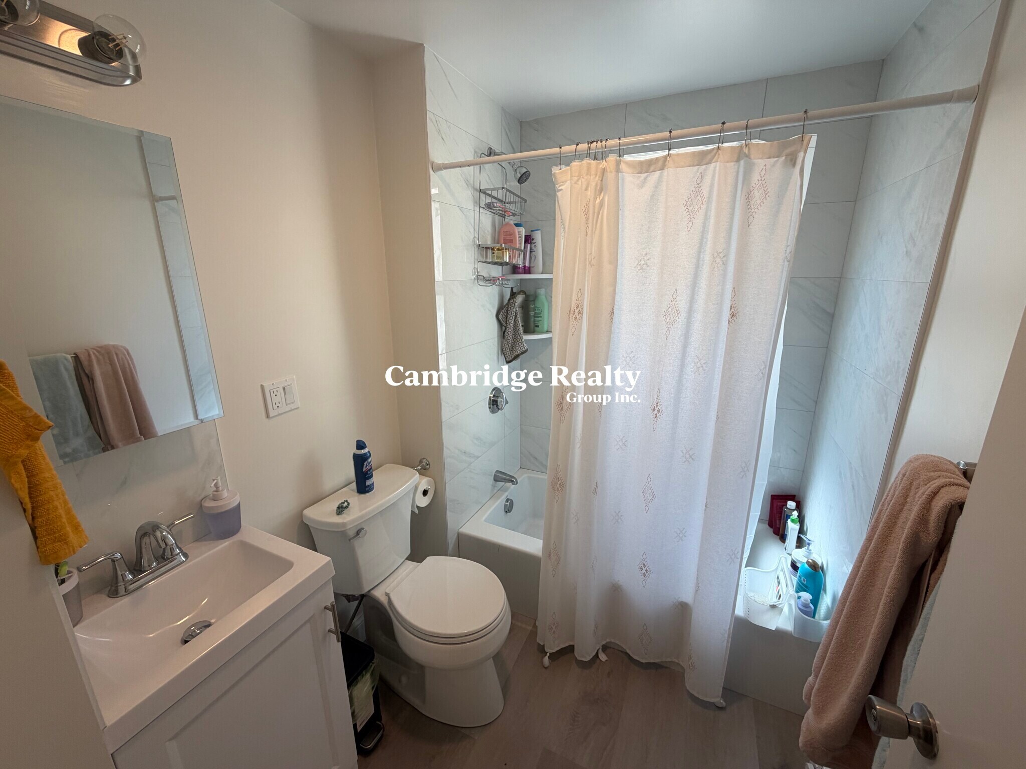 Building Photo - 100 W Adams St