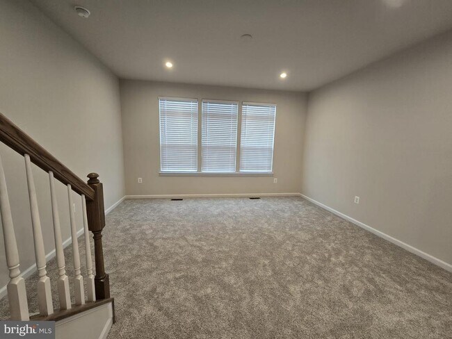 Building Photo - 4928 Dunhaven Dr