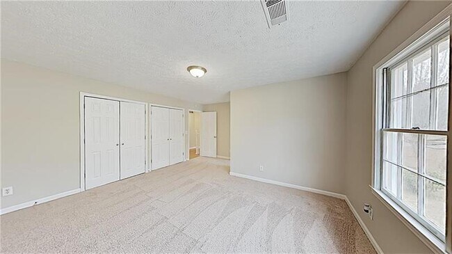 Building Photo - 4046 Central Dr