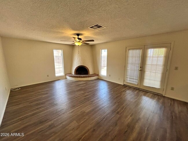 Building Photo - 3226 N Sycamore Pl