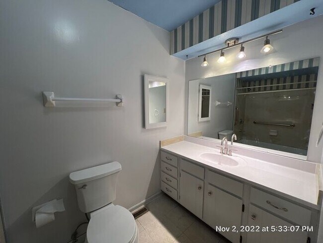 Building Photo - Large Whitehall Ranch Home