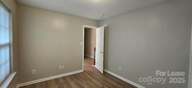 Building Photo - 12217 Westbury Glen Ct