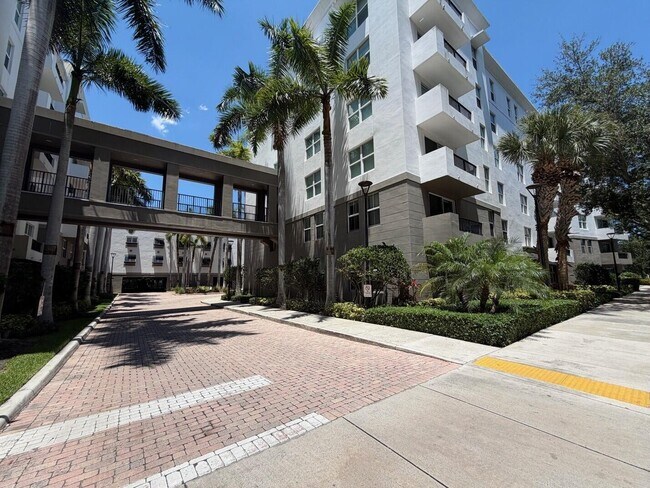 Building Photo - 2421 NE 65th St