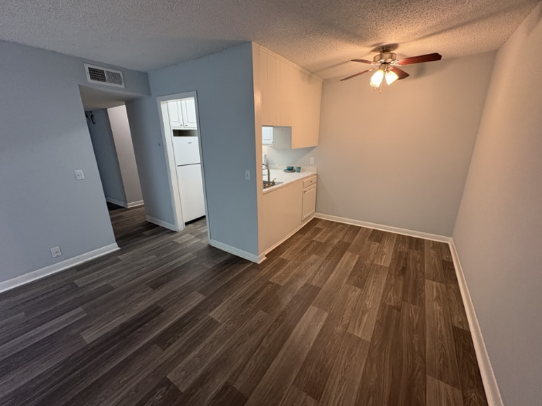 Building Photo - 1005 Hickory Hill Ln