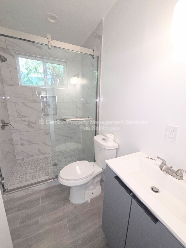 Building Photo - 4064 E 60th St