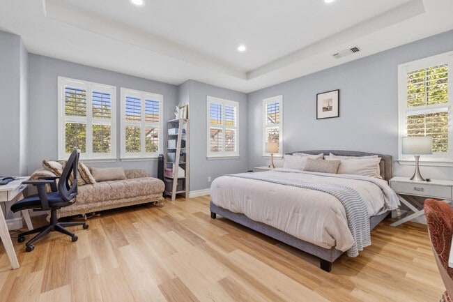 Building Photo - Spacious Detached Home in the Basking Ridge Community