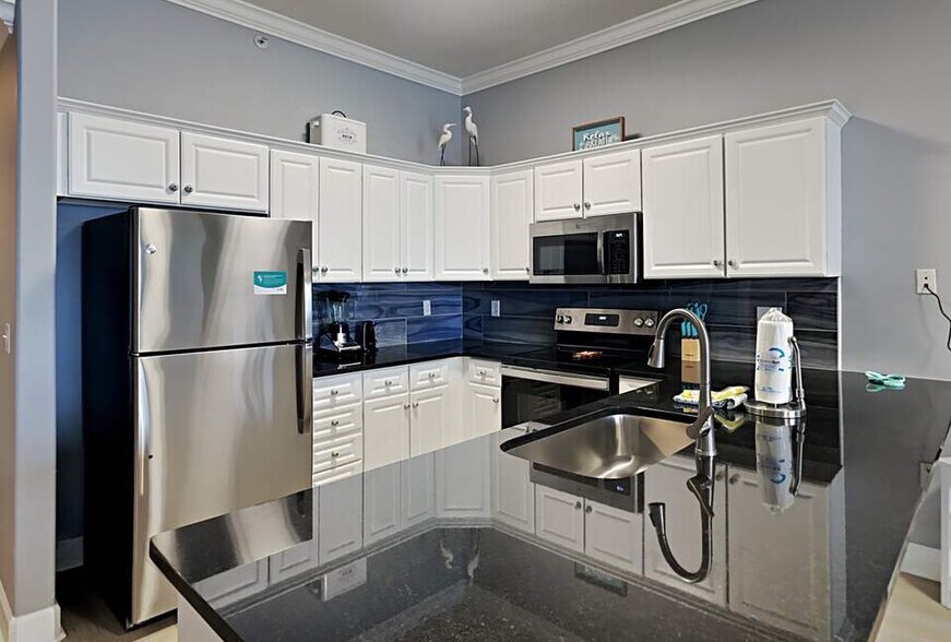 Building Photo - 10625 Front Beach Rd