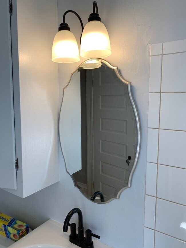 Building Photo - 2274 Robinwood Ave