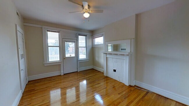 Building Photo - 1712 Summit St