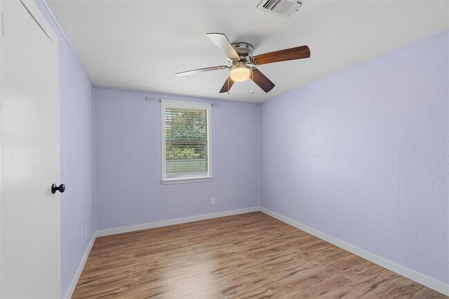 Building Photo - 1003 Bugg Ln