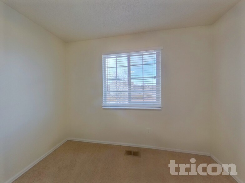 Building Photo - 5504 Vermillion Bluffs Dr