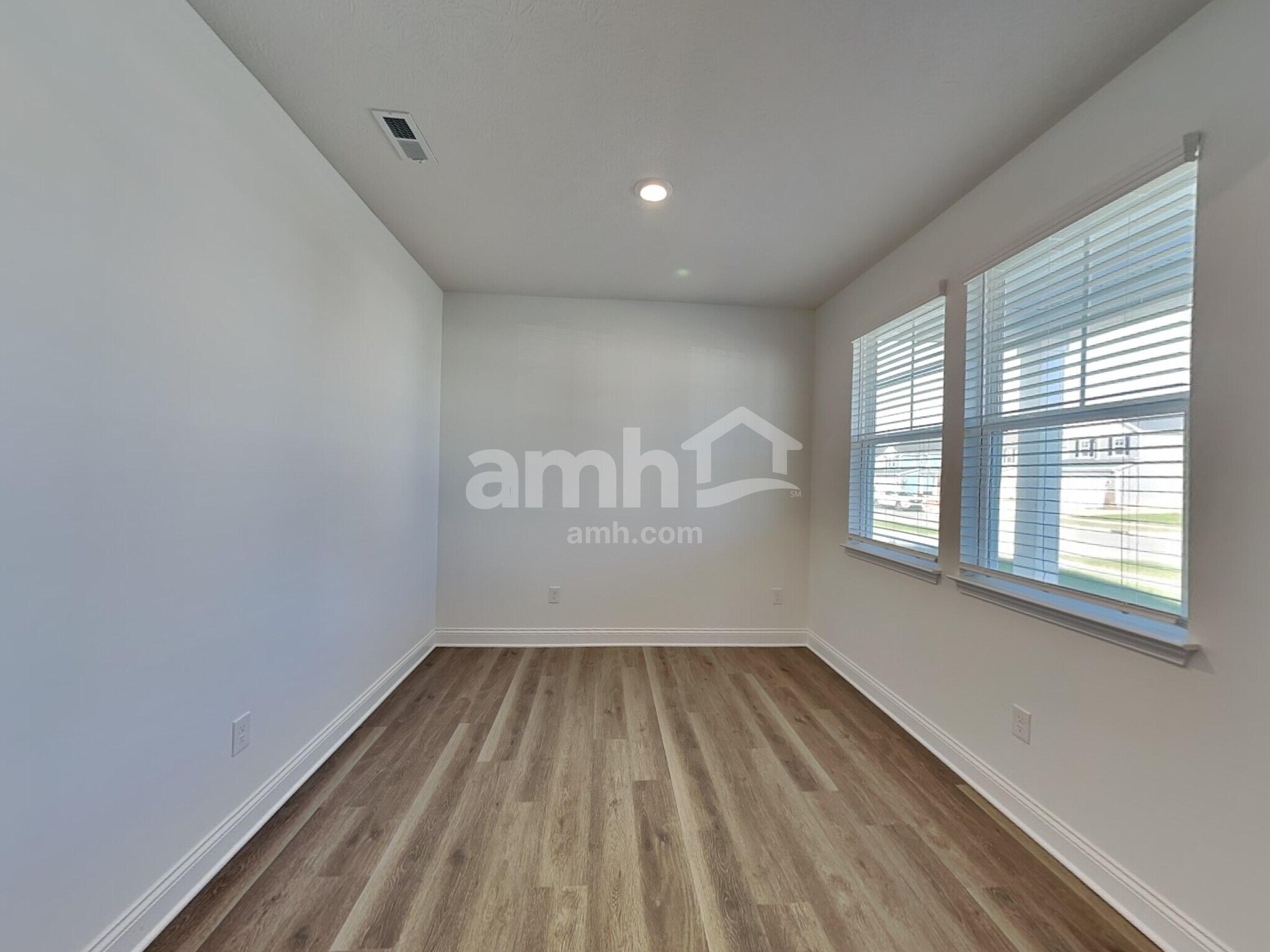 Building Photo - 9145 Henley Ave