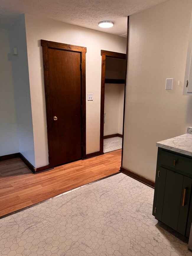 Building Photo - 176 Deer Creek Dr