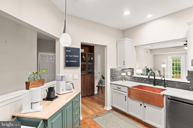 Building Photo - 2082 Deer Run Dr