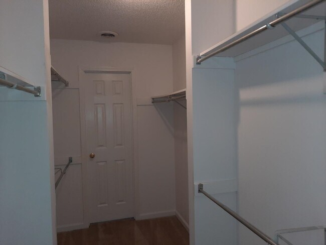 Building Photo - 4456 Alixs Dr