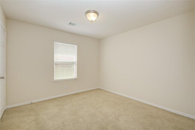 Building Photo - 2111 Denridge Dr