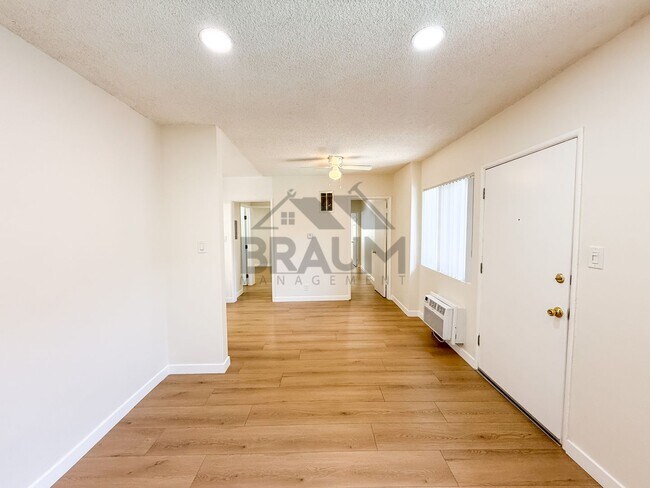 Building Photo - 13129 Oxnard St