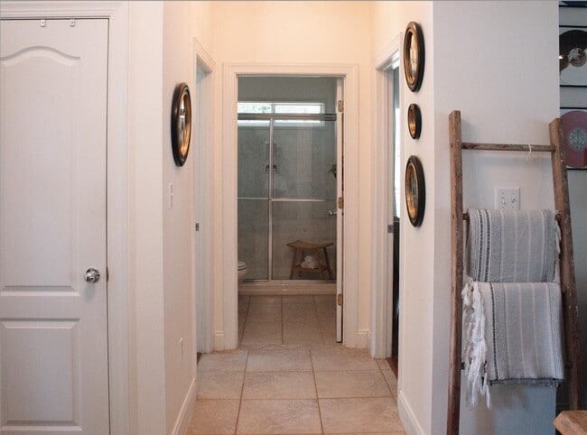 Building Photo - 807 Coldwater Creek Cir