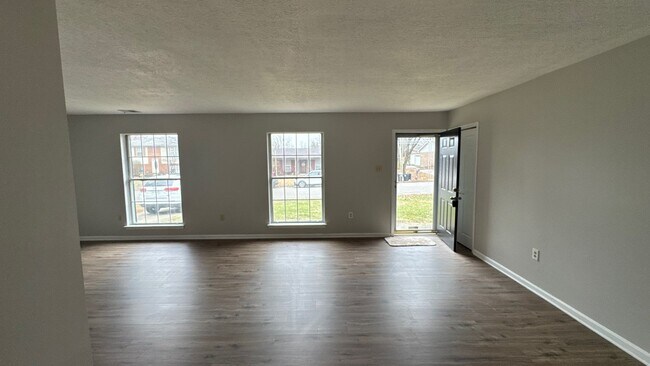 Building Photo - 4023 Summer Pl