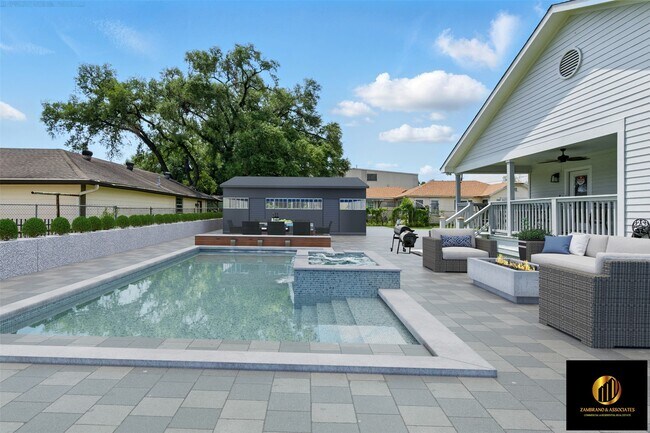 Building Photo - 522 Caplin St