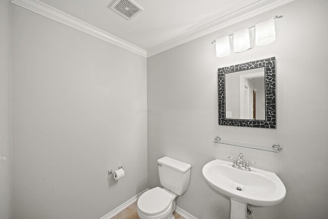 Building Photo - 1014 Rochow St