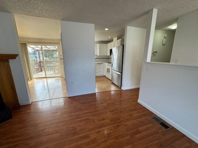 Building Photo - 4Bd/2.25Ba Kent House