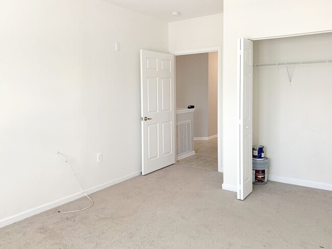 Building Photo - Beautiful & Spacious 2 Bedroom, 2 Bathroom...