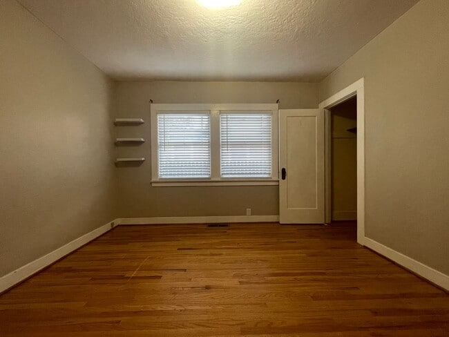 Building Photo - WILLOW GLEN - Well Maintained 2/1.5 In Bea...