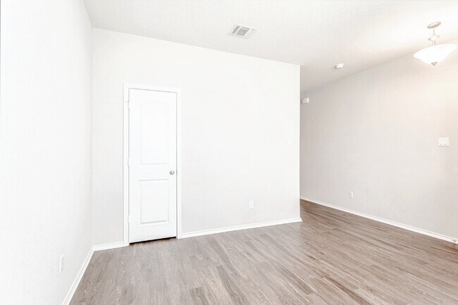 Building Photo - 632 Reinhardt Blvd