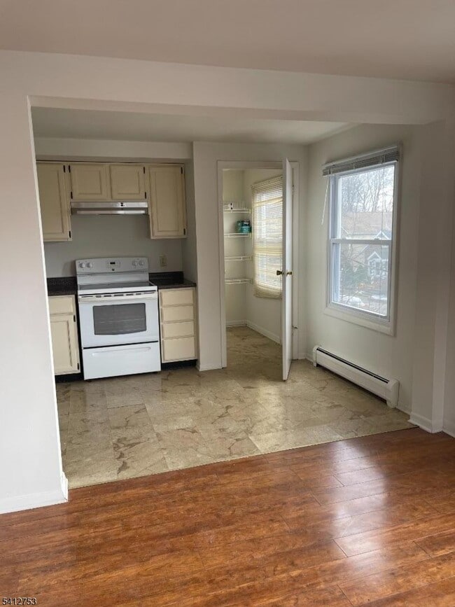 Building Photo - 278 Morris St