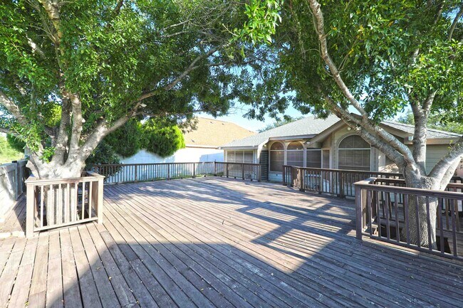 Building Photo - 1222 Longhorn Dr