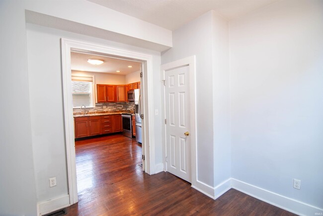 Building Photo - 612 Lavina St